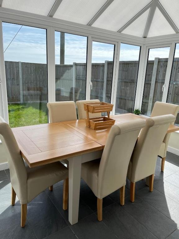 Bluehouse Drive conservatory dining area overlooking the garden